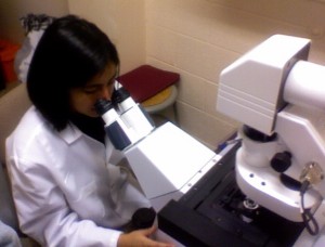 Leonela Villegas conducting research.